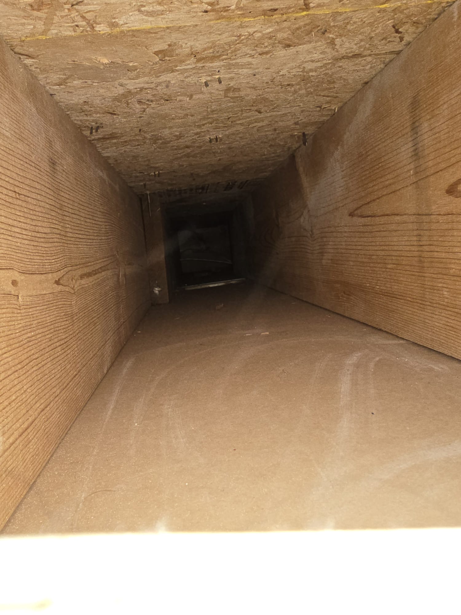 Air duct vent spotless after professional cleaning